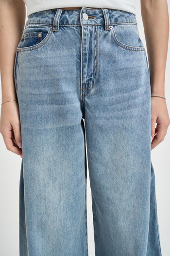 Jeans donna wide leg in denim chiaro - 5