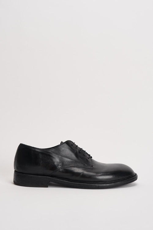 Stringata uomo nera in pelle liscia