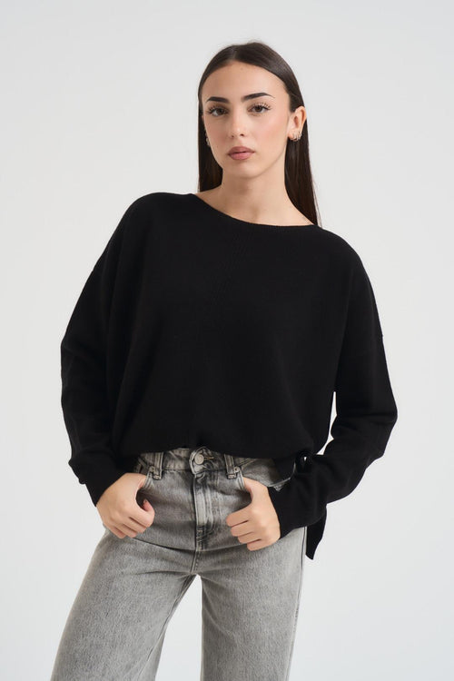 Maglia over donna scollo a barca nera