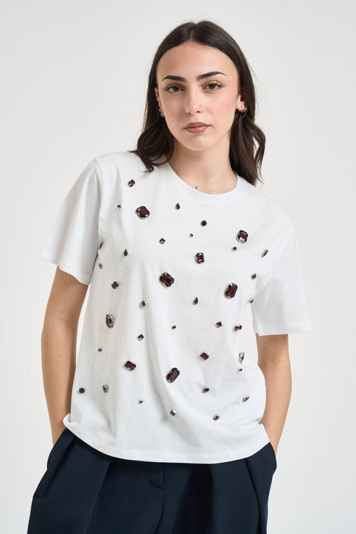 T-shirt donna girocollo bianca con gioielli