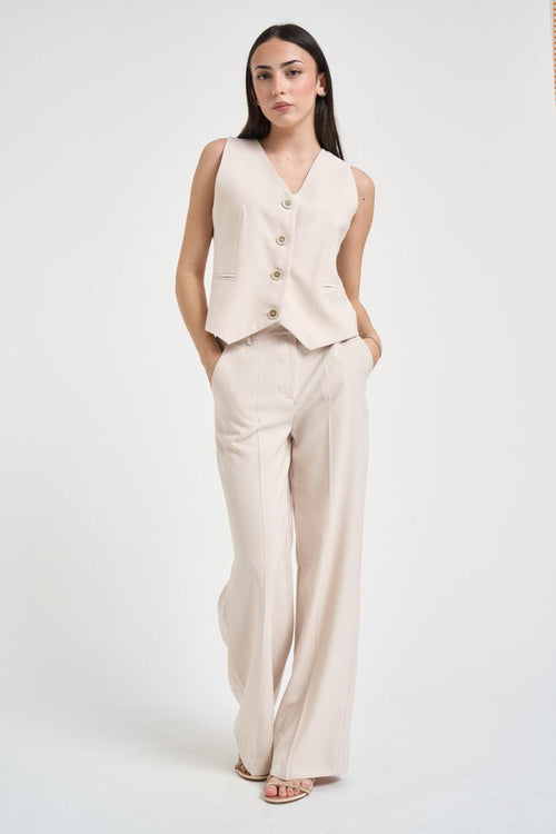 Abito con gilet e pantalone panna