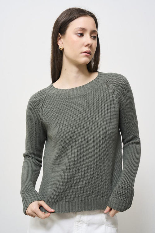 Green women's sweater with side slits - 2