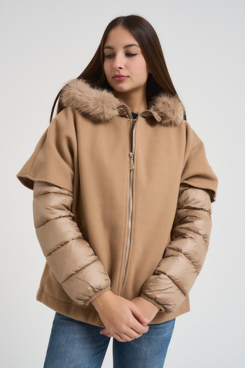 Piumino donna con cappa cammello