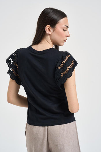 T-shirt donna con maniche in pizzo sangallo nera - 3