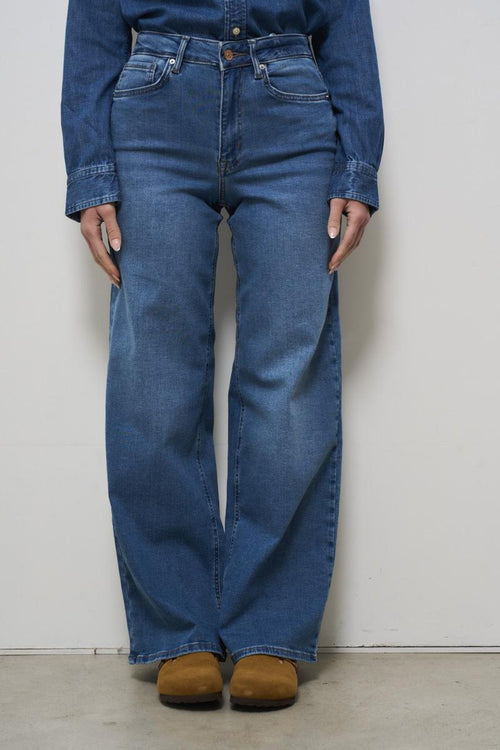 Jeans donna gamba dritta in denim scuro