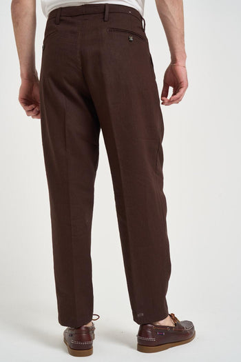 Pantalone uomo in lino con pinces marrone - 5