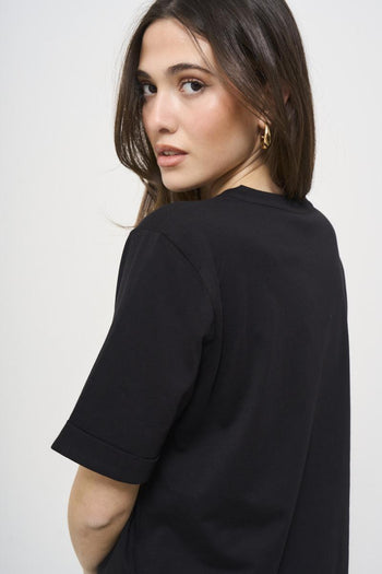 T-shirt donna scollo a V nera - 5