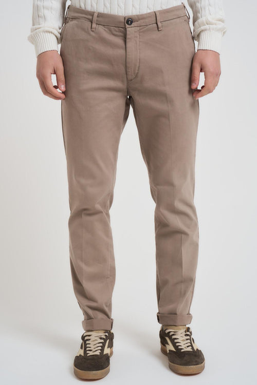 Pantalone uomo slim fit tortora