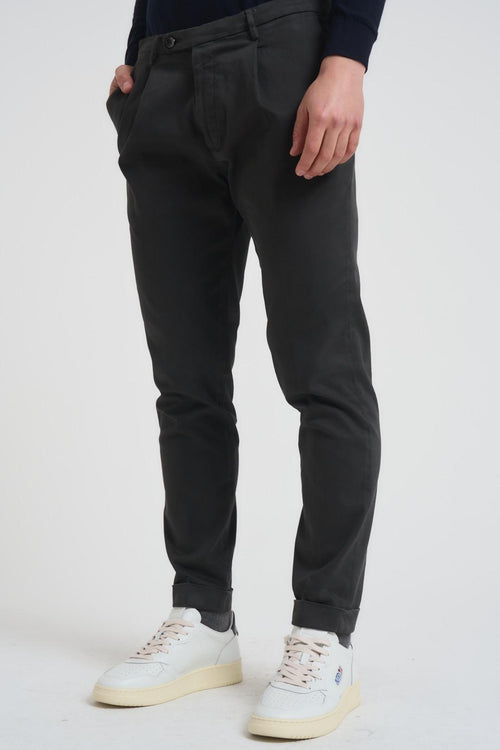 Pantalone uomo con pinces grigio antracite - 2