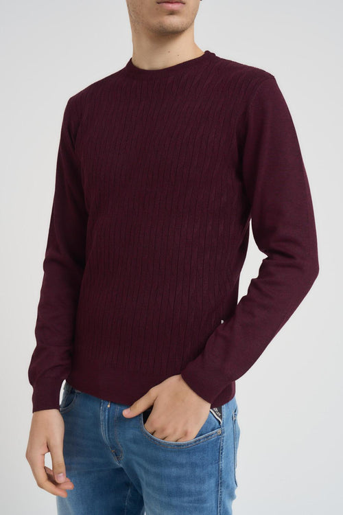 Maglia uomo girocollo a treccia bordeaux