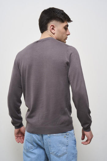 Men's grey crew neck sweater. - 4