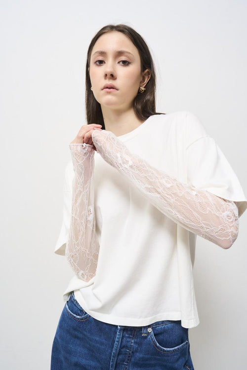 T-shirt donna bianca con maniche in pizzo - 2