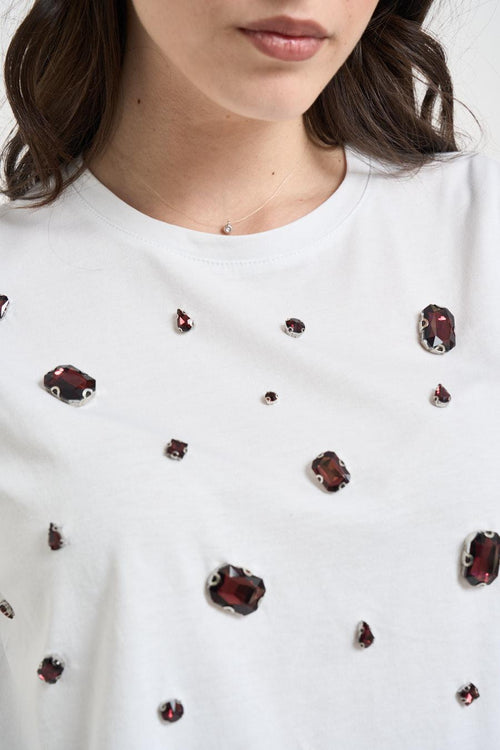 T-shirt donna girocollo bianca con gioielli - 2