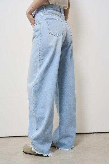 Women's wide leg jeans in light denim - 3