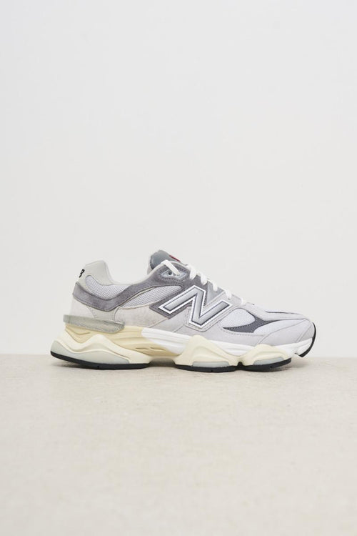 Sneakers uomo 9060 bianca e grigia
