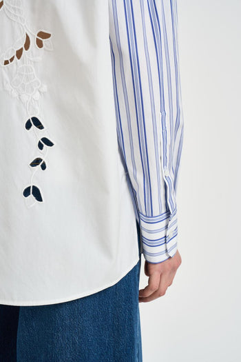 Camicia donna con inserto ricamato azzurra e bianca - 7