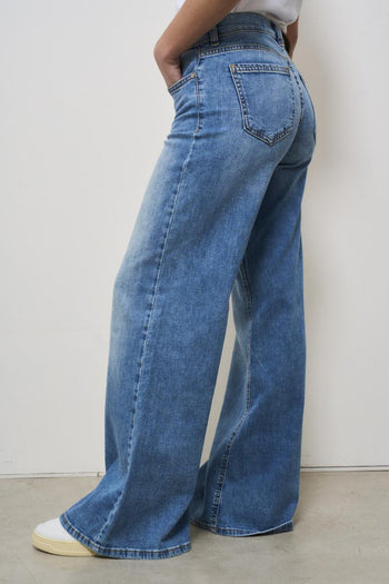 Women's wide leg faded jeans - 5