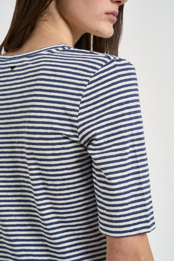 T-shirt donna a righe blu e bianca - 4