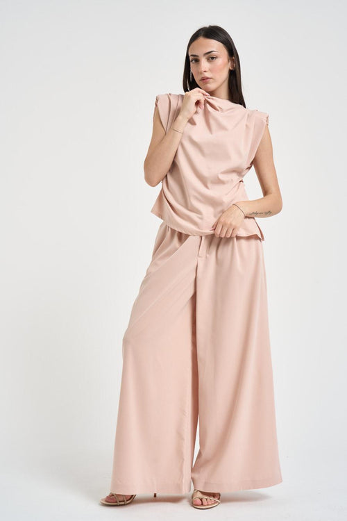 Abito con blusa e pantalone rosa cipria