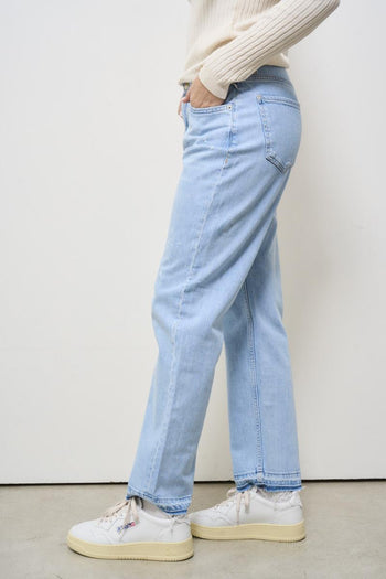 Women's regular jeans in light denim - 4