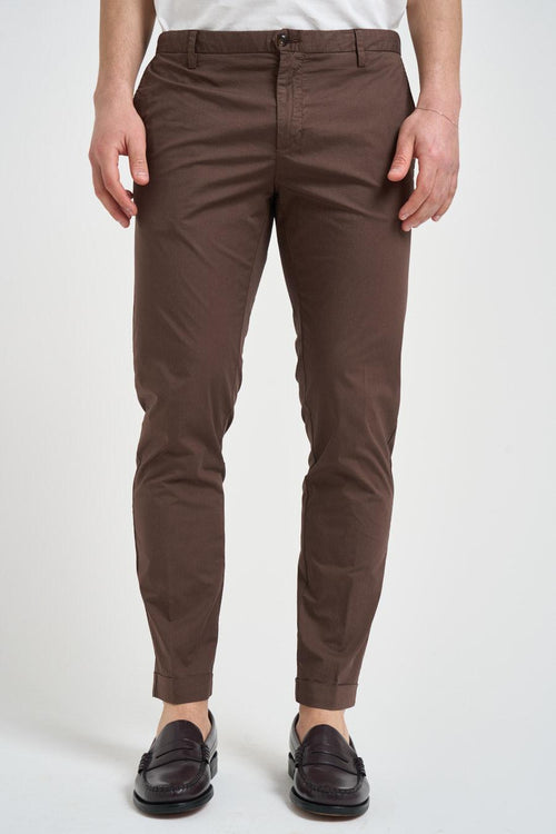Pantalone uomo slim marrone