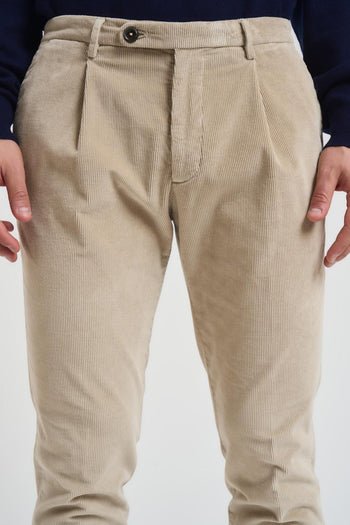 Pantalone uomo con pence in velluto sabbia - 5