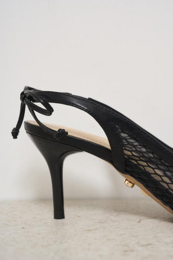 Scarpa con tacco traforata nera - 3
