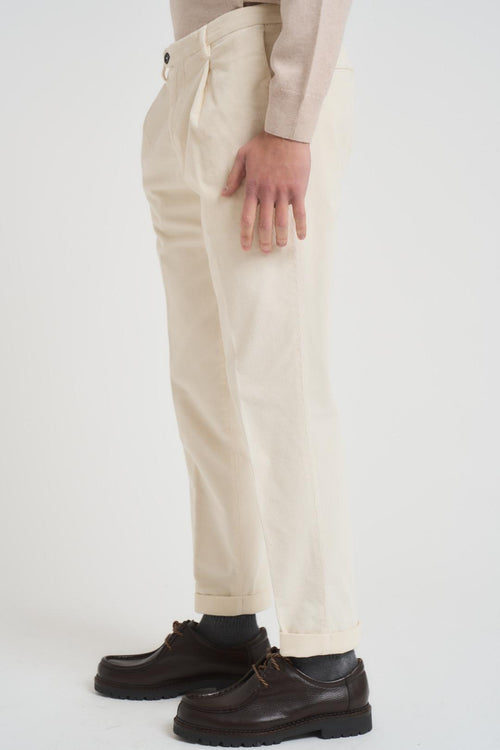 Pantalone uomo con pence in velluto panna - 2