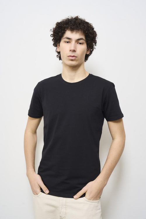Men's black crew neck t-shirt