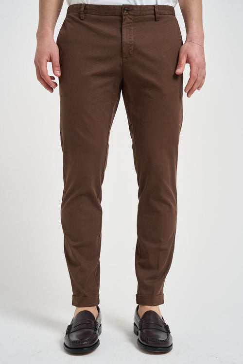 Pantalone uomo slim marrone
