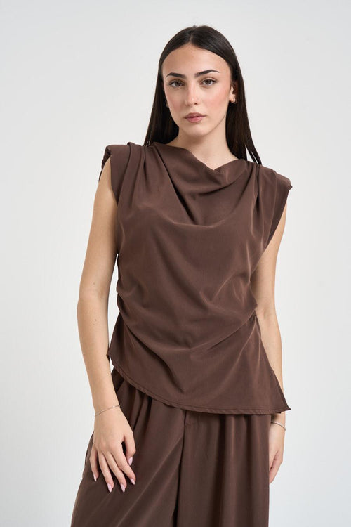 Abito con blusa e pantalone marrone - 2