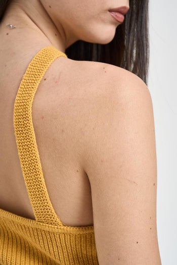 Top donna in maglia a costine senape - 5