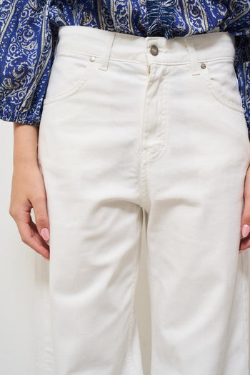 Jeans donna in denim bianco - 6