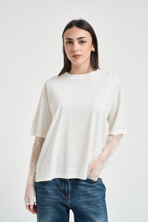 T-shirt donna bianca con maniche in pizzo - 1