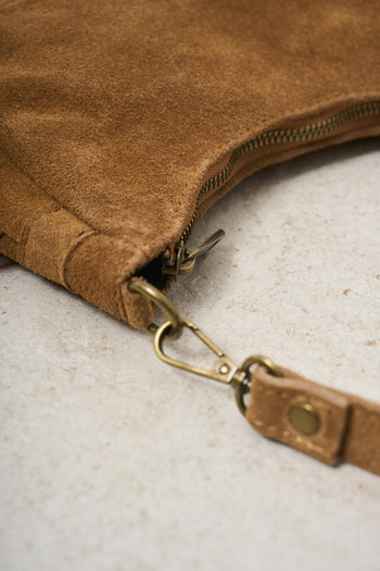 Women's shoulder bag in camel suede - 4