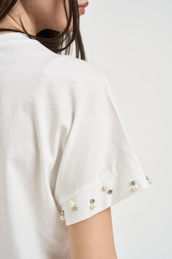 T-shirt donna girocollo bianca con strass e perle - 4
