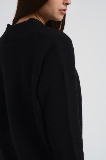 Maglia over donna scollo a V nera - 4