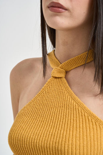 Top donna in maglia a costine senape - 3
