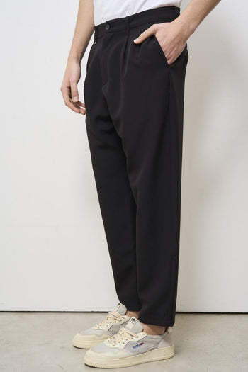 Men's trousers with regular pleats in black - 3