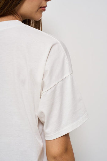 T-shirt donna girocollo bianca con scritta - 4