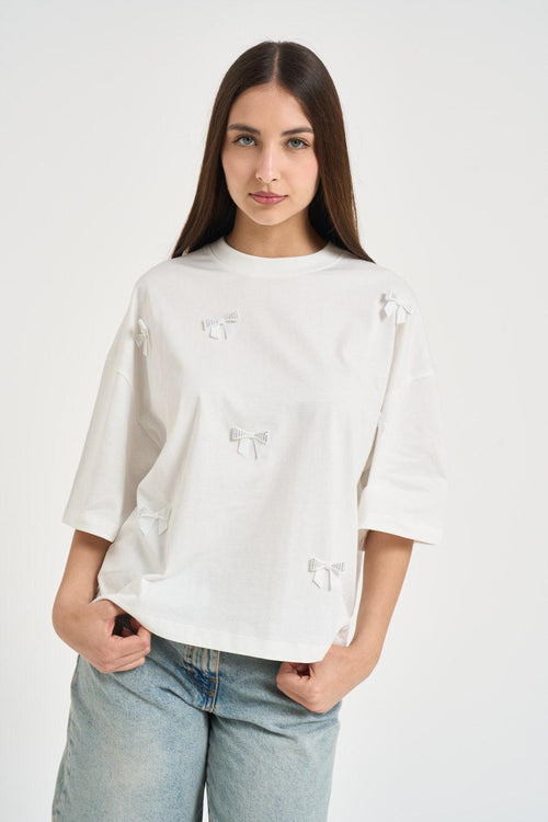 T-shirt donna bianca con fiocchetti oversize