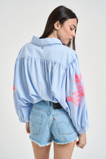 Camicia donna azzurra con ricami rosa - 4