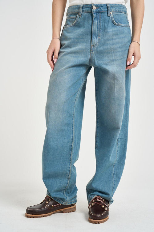 Jeans donna loose in denim medio