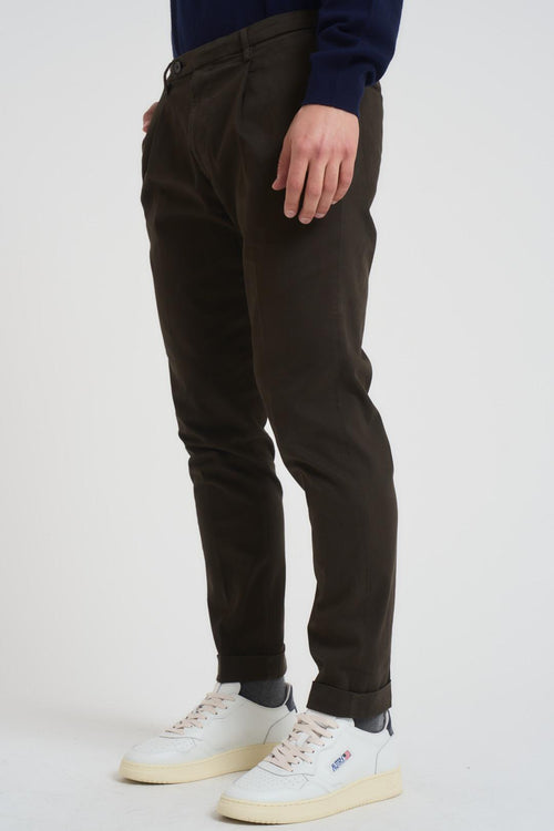 Pantalone uomo con pinces marrone - 2