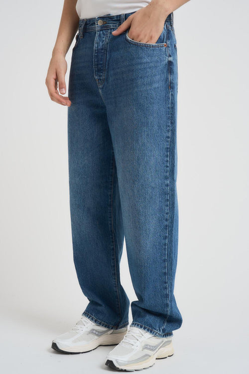 Jeans uomo loose in denim scuro