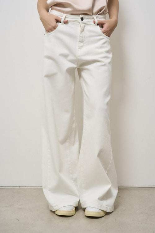 Jeans donna a palazzo bianco
