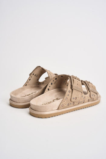 Sandalo donna in suede beige con borchie - 6
