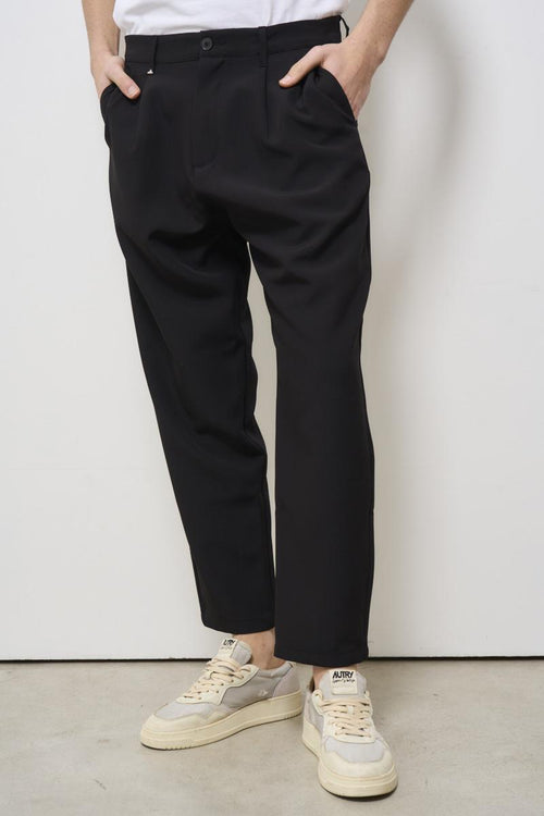 Men's trousers with regular pleats in black - 2