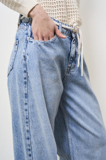 Women's oversized jeans in light denim - 7