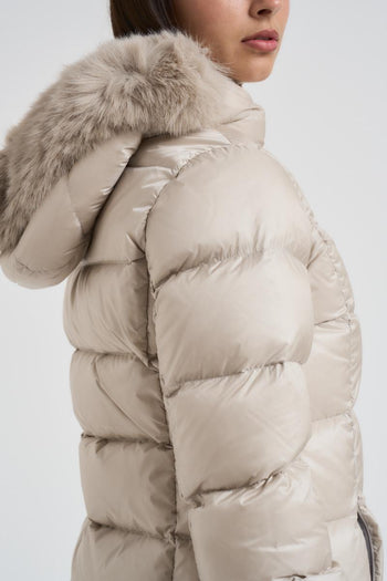 Piumino donna trapuntato con bordo in vera pelliccia panna - 5